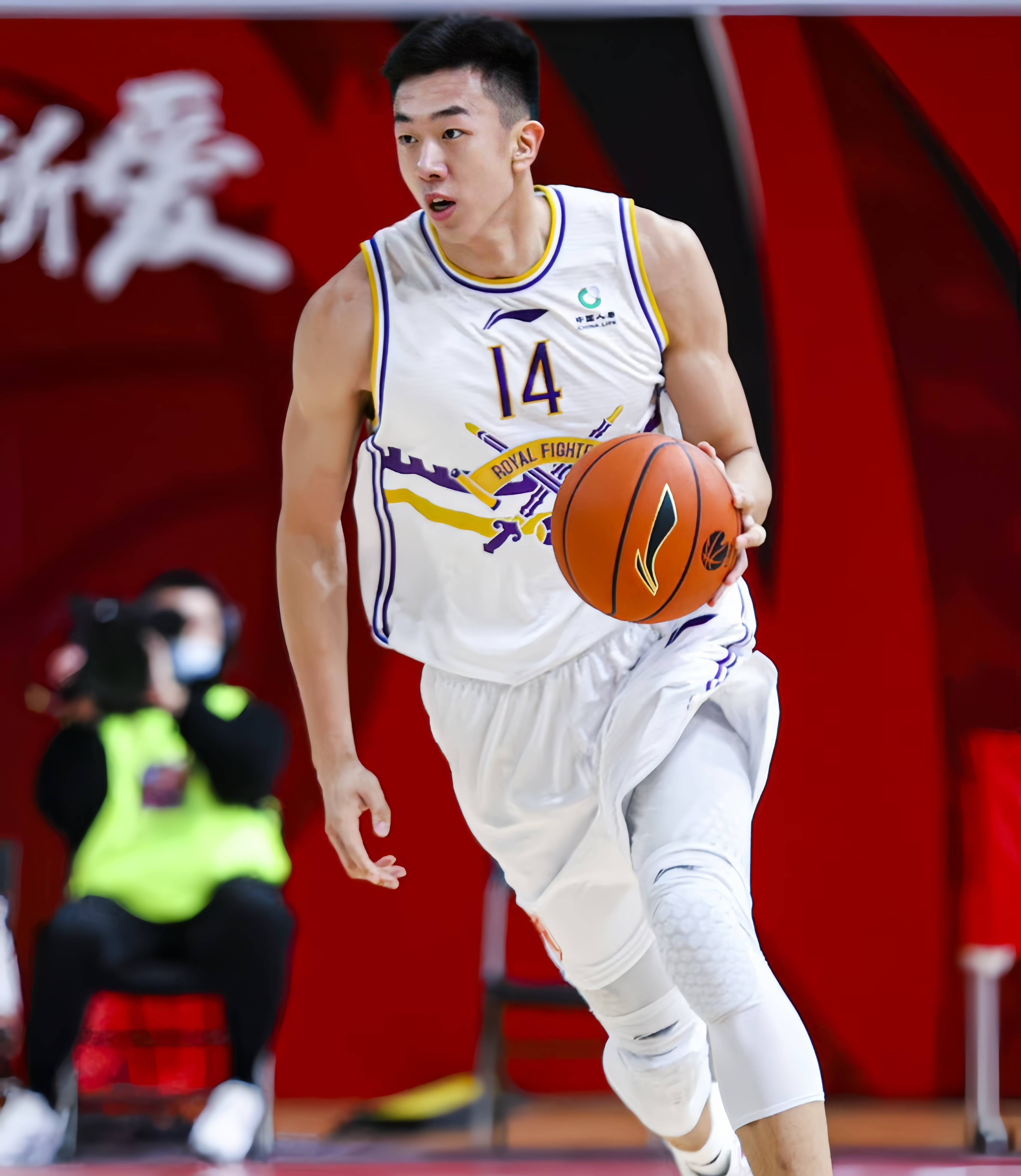 电竞赛事-关于CBA季后赛赛程吃紧，夏洛特黄蜂今晨遗憾出局，底气十足，阵容厚度经受考验的信息